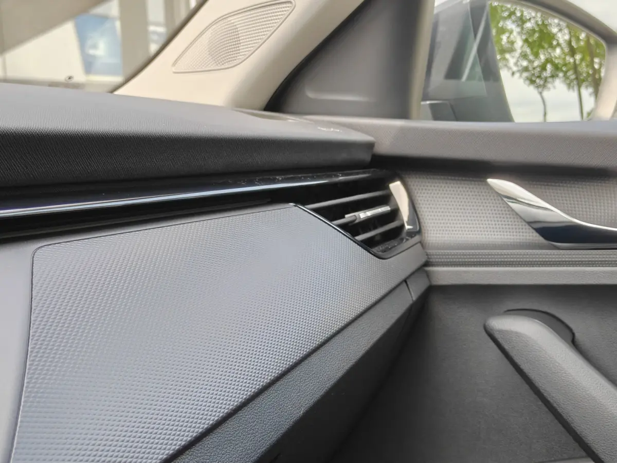 1.0 TSI Ambition / Trekhaak / Carplay / Cruise Control / DAB / 16'' /
