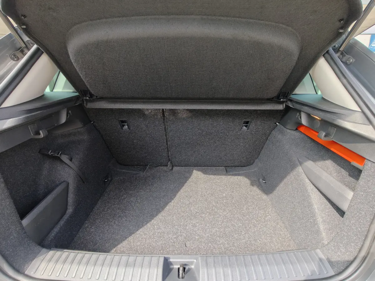 1.0 TSI Ambition / Trekhaak / Carplay / Cruise Control / DAB / 16'' /