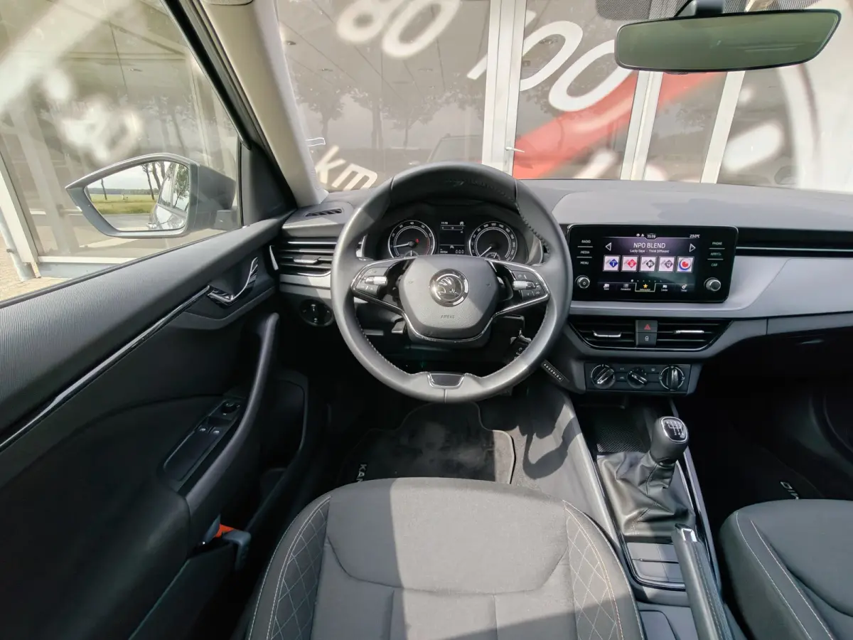 1.0 TSI Ambition / Trekhaak / Carplay / Cruise Control / DAB / 16'' /