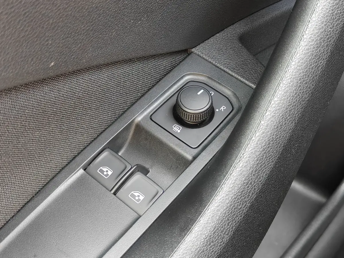 1.0 TSI Ambition / Trekhaak / Carplay / Cruise Control / DAB / 16'' /
