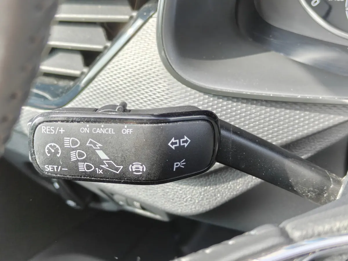 1.0 TSI Ambition / Trekhaak / Carplay / Cruise Control / DAB / 16'' /