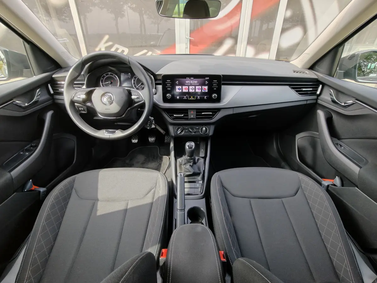 1.0 TSI Ambition / Trekhaak / Carplay / Cruise Control / DAB / 16'' /