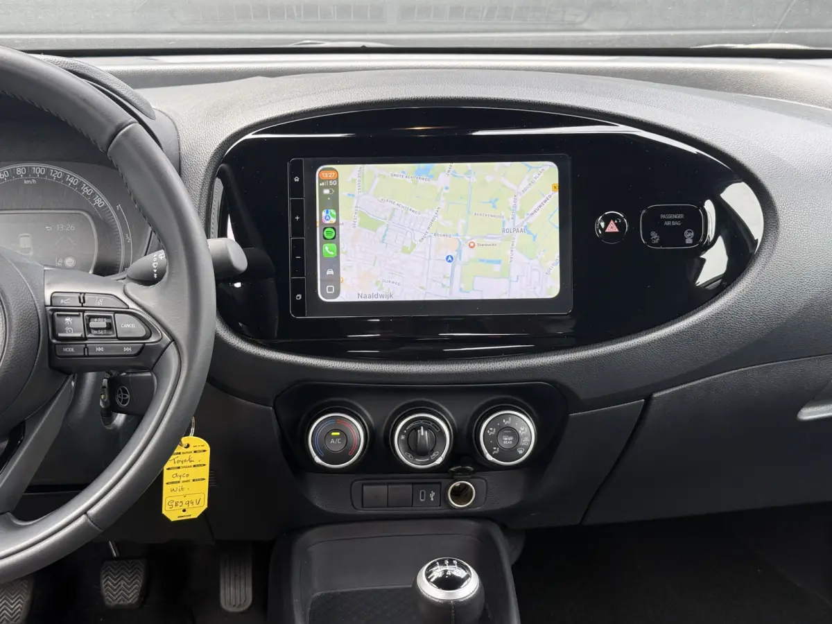 1.0 VVT-i MT Play Camera/Apple