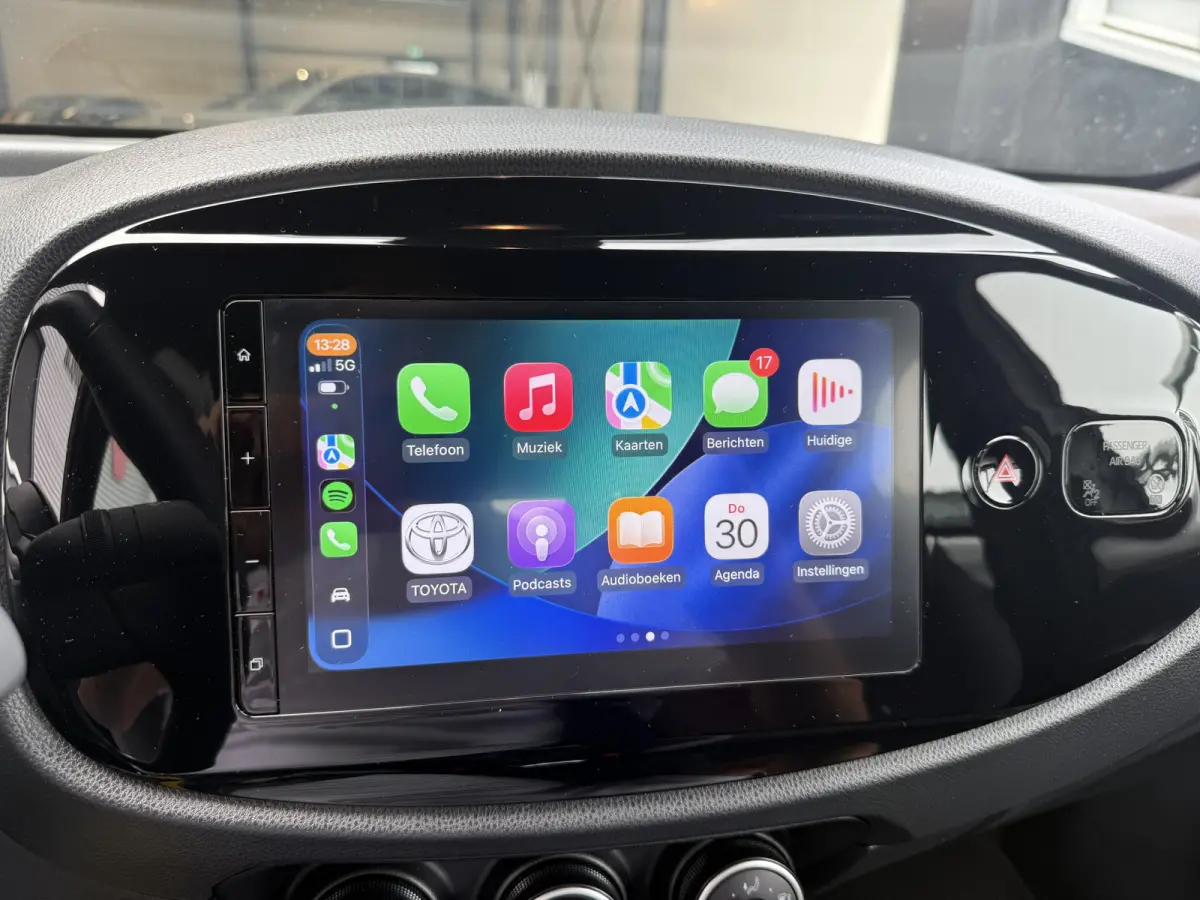 1.0 VVT-i MT Play Camera/Apple