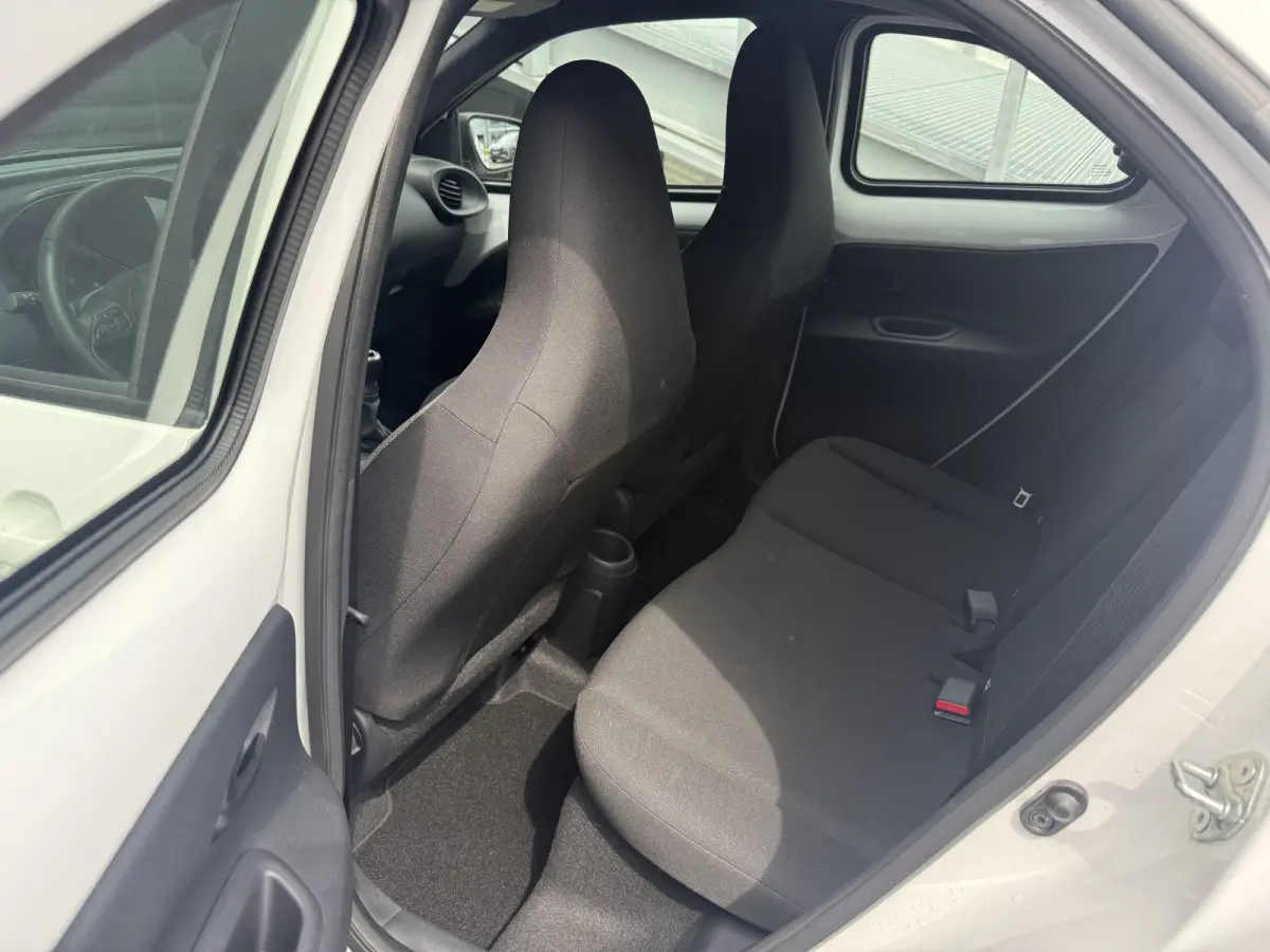 1.0 VVT-i MT Play Camera/Apple