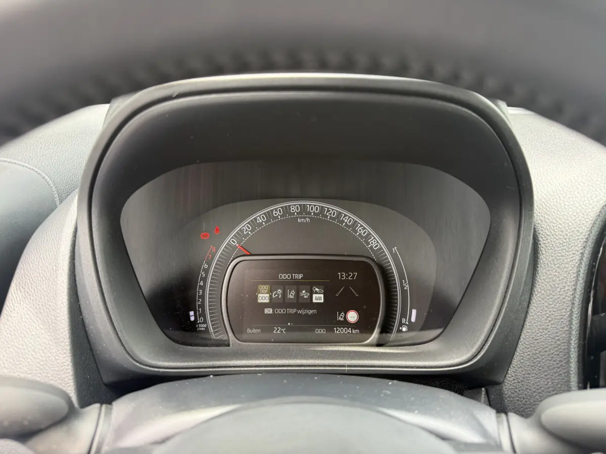 1.0 VVT-i MT Play Camera/Apple