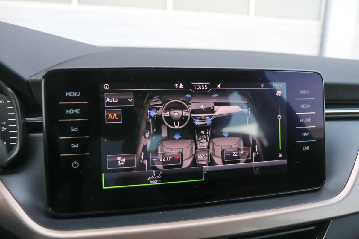 1.0 TSI 115pk DSG Business Edition | Navigatie | Smart Link | Stoelverwarming | Parkeersensoren