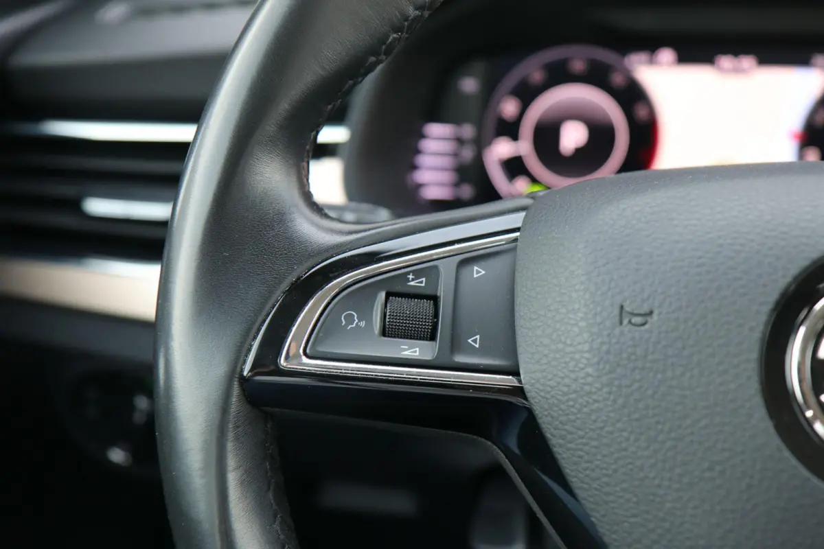 1.0 TSI 115pk DSG Business Edition | Navigatie | Smart Link | Stoelverwarming | Parkeersensoren
