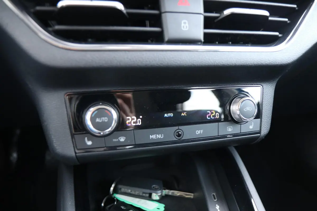 1.0 TSI 115pk DSG Business Edition | Navigatie | Smart Link | Stoelverwarming | Parkeersensoren
