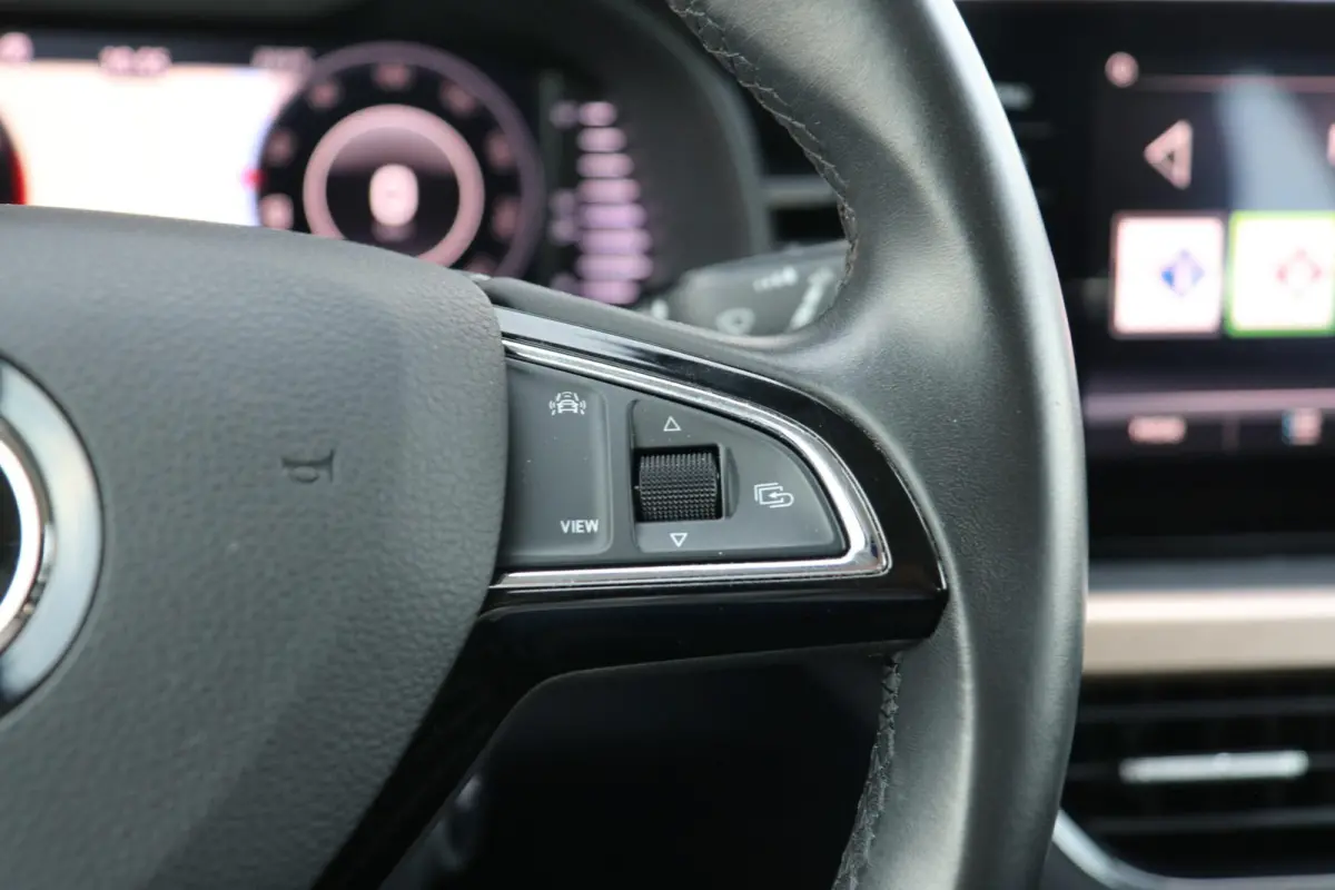 1.0 TSI 115pk DSG Business Edition | Navigatie | Smart Link | Stoelverwarming | Parkeersensoren