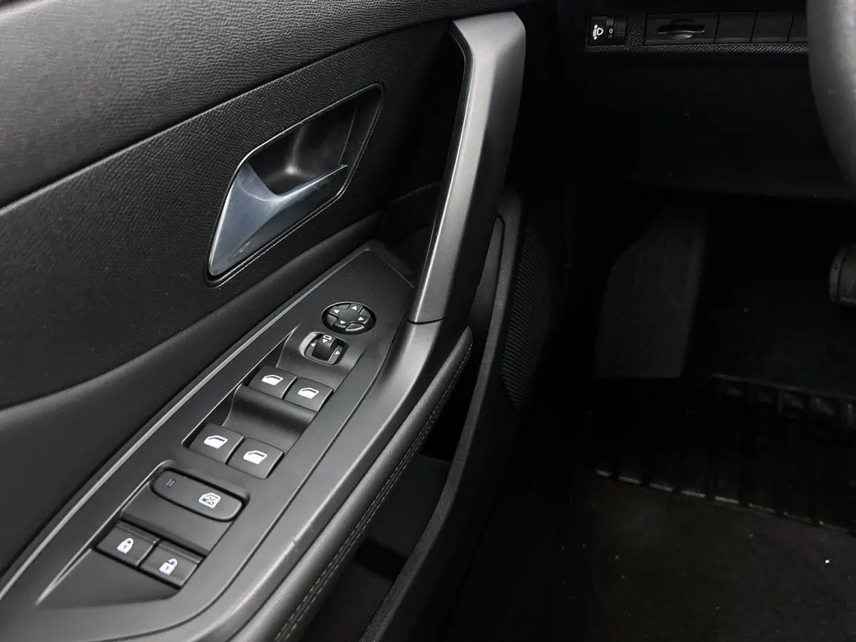 1.2 130PK Allure CAMERA | NAVI & CARPLAY | AD-CRUISE