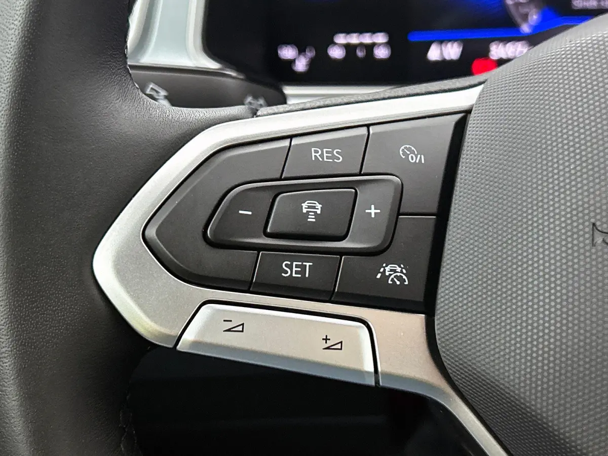 1.0 TSI Style CAMERA | IQ-LIGHT | AD-CRUISE | CARPLAY | NAVI