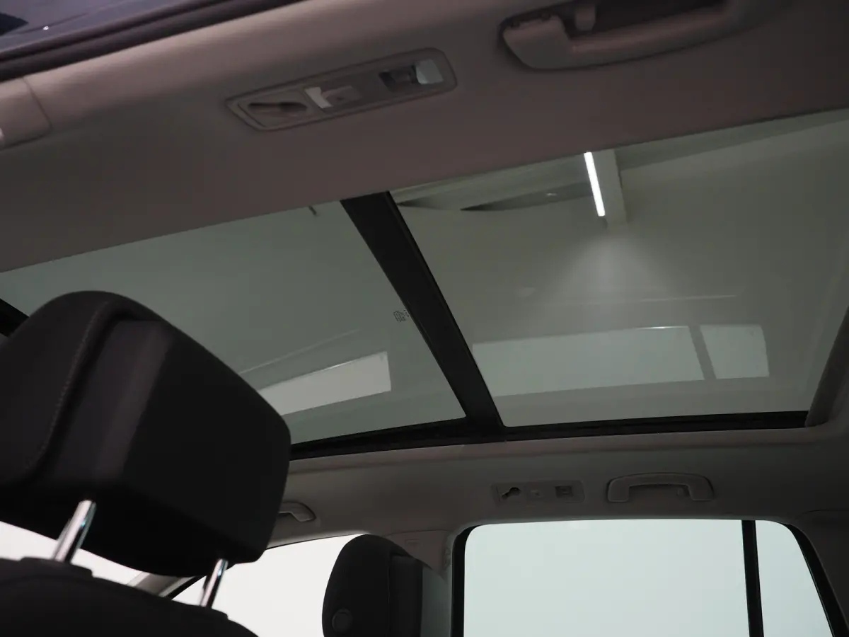 1.4 TSI eHybrid Elegance | Panoramadak | Trekhaak | Massage | 360 | Sfeerlicht | Dodehoek | Matrix | Carplay