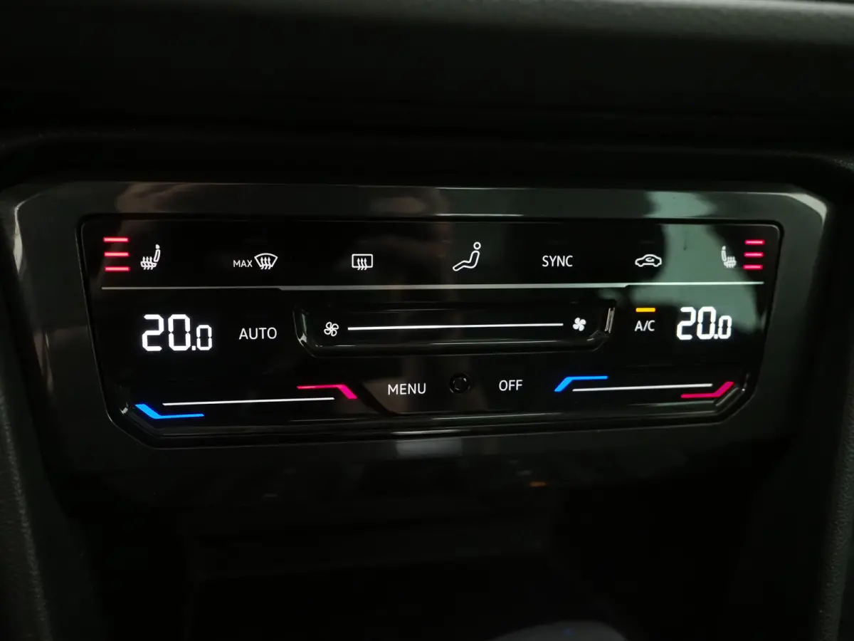 1.4 TSI eHybrid Elegance | Panoramadak | Trekhaak | Massage | 360 | Sfeerlicht | Dodehoek | Matrix | Carplay