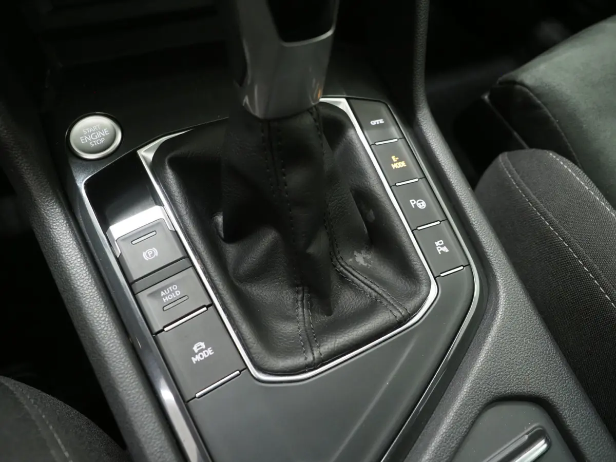 1.4 TSI eHybrid Elegance | Panoramadak | Trekhaak | Massage | 360 | Sfeerlicht | Dodehoek | Matrix | Carplay