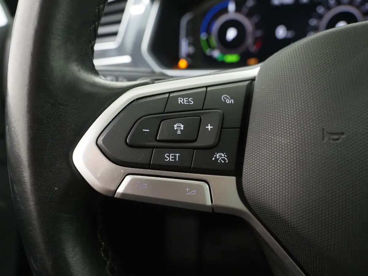 1.4 TSI eHybrid Elegance | Panoramadak | Trekhaak | Massage | 360 | Sfeerlicht | Dodehoek | Matrix | Carplay