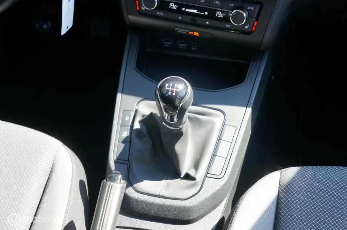 1.0 TSI Style BNS Intense Navi Apple/Android PDC!