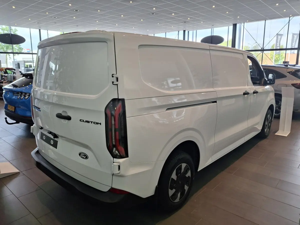 Trend L2 71 kWh | Voorraad! | Cruise Control | Stoelverwarming | All Season banden | Laadvloerbescherming | zijwand en achterdeur bescherming |