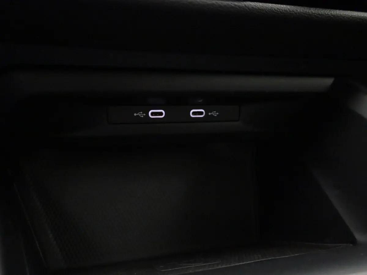 1.5 TSI Life 131 PK | Stoelverwarming | Stuurwielverwarming | Parkeersensoren | Apple CarPlay | Android auto | Adaptive Cruise Control | Climate Control | Digital cockpit | LED | 16'' lichtm