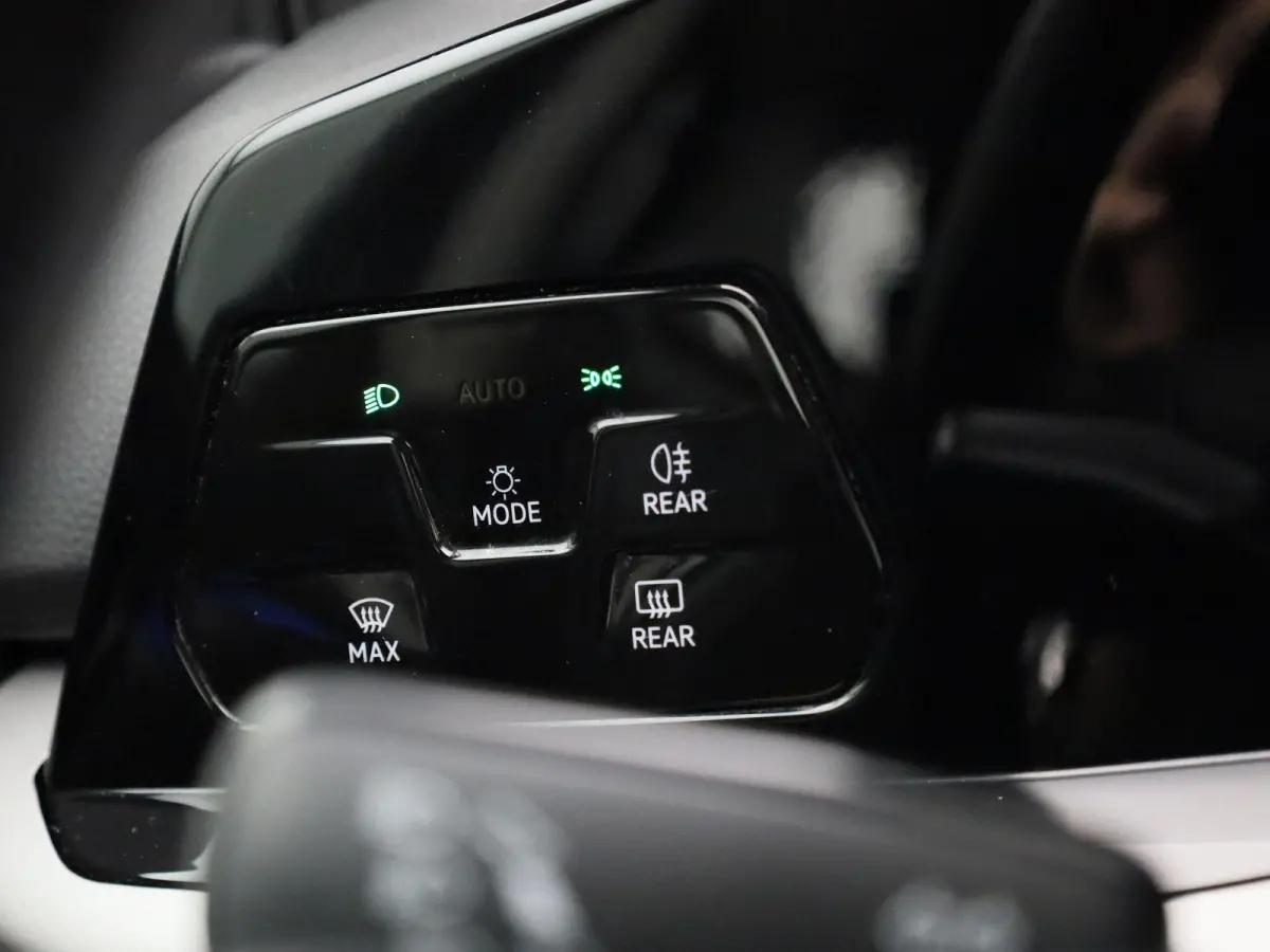 1.5 TSI Life 131 PK | Stoelverwarming | Stuurwielverwarming | Parkeersensoren | Apple CarPlay | Android auto | Adaptive Cruise Control | Climate Control | Digital cockpit | LED | 16'' lichtm