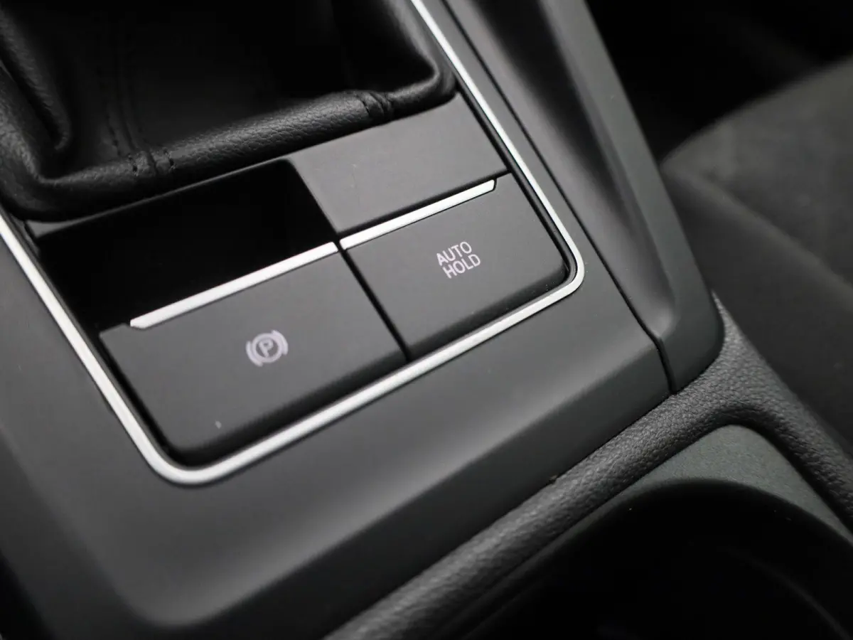 1.5 TSI Life 131 PK | Stoelverwarming | Stuurwielverwarming | Parkeersensoren | Apple CarPlay | Android auto | Adaptive Cruise Control | Climate Control | Digital cockpit | LED | 16'' lichtm