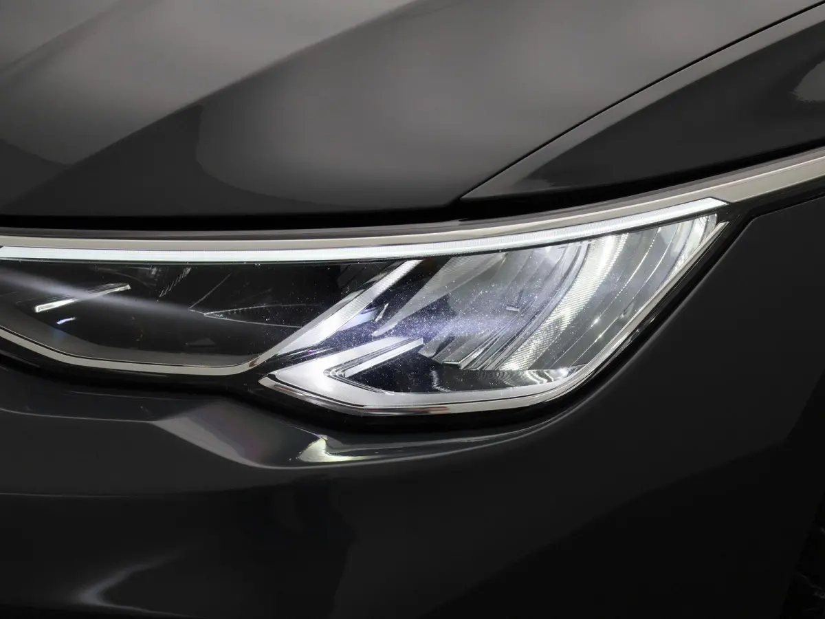 1.5 TSI Life 131 PK | Stoelverwarming | Stuurwielverwarming | Parkeersensoren | Apple CarPlay | Android auto | Adaptive Cruise Control | Climate Control | Digital cockpit | LED | 16'' lichtm