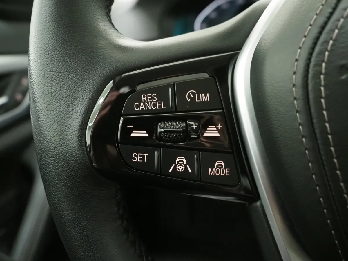 530e | Leder | Trekhaak | 360 | Adaptive Cruise | Dodehoek | Stoelverwarming | Carplay