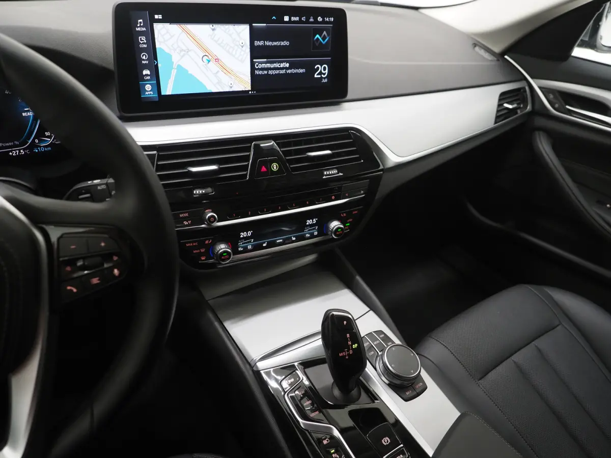 530e | Leder | Trekhaak | 360 | Adaptive Cruise | Dodehoek | Stoelverwarming | Carplay