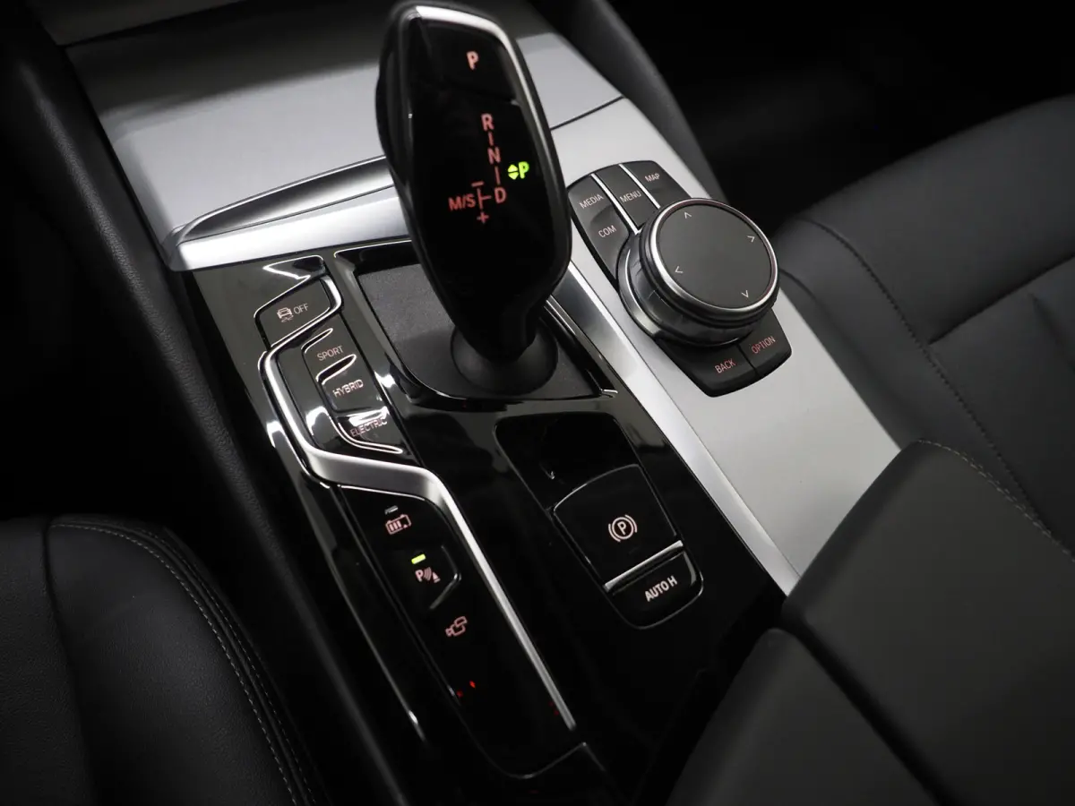 530e | Leder | Trekhaak | 360 | Adaptive Cruise | Dodehoek | Stoelverwarming | Carplay