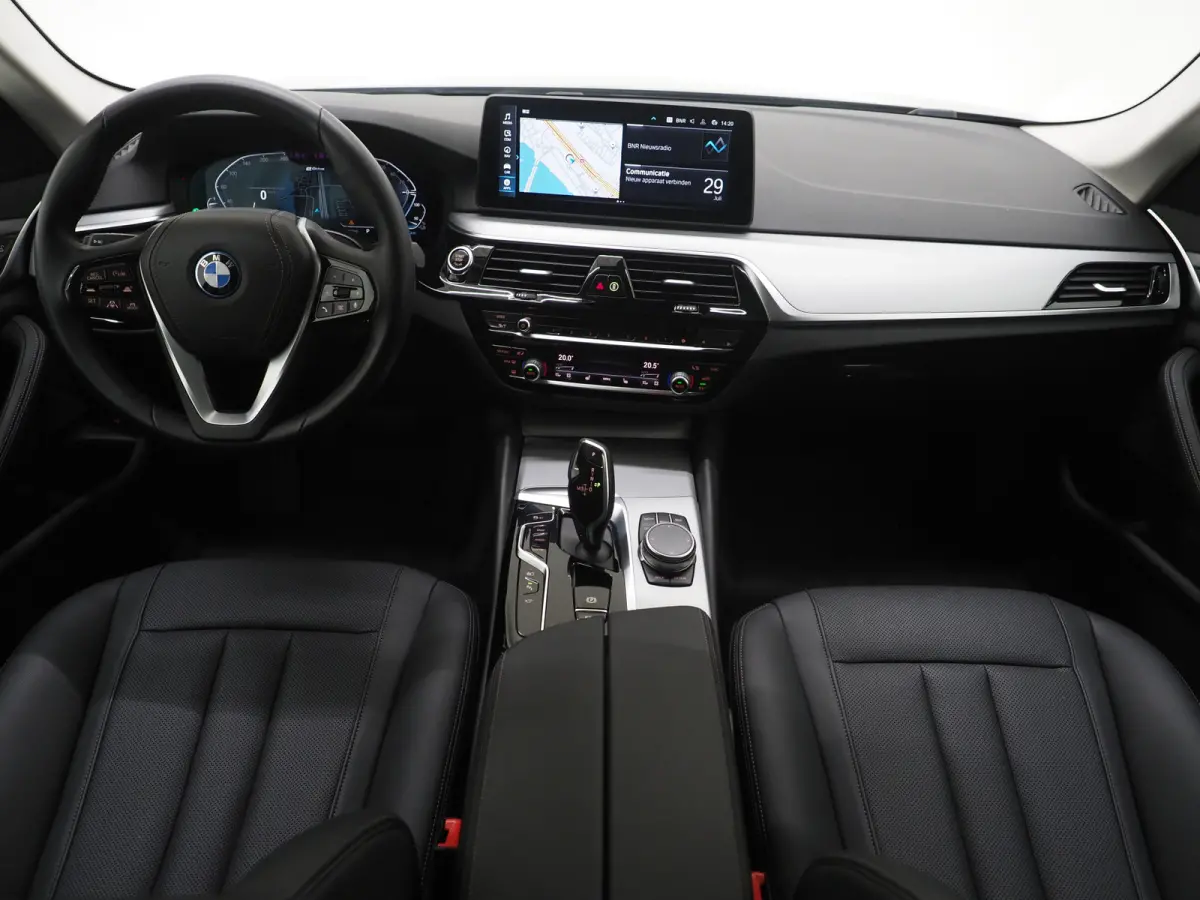530e | Leder | Trekhaak | 360 | Adaptive Cruise | Dodehoek | Stoelverwarming | Carplay