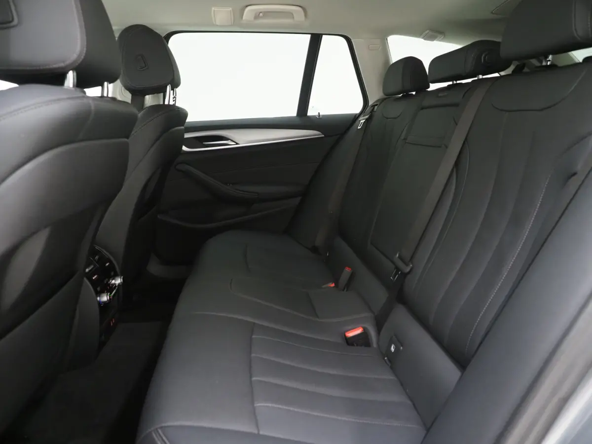 530e | Leder | Trekhaak | 360 | Adaptive Cruise | Dodehoek | Stoelverwarming | Carplay
