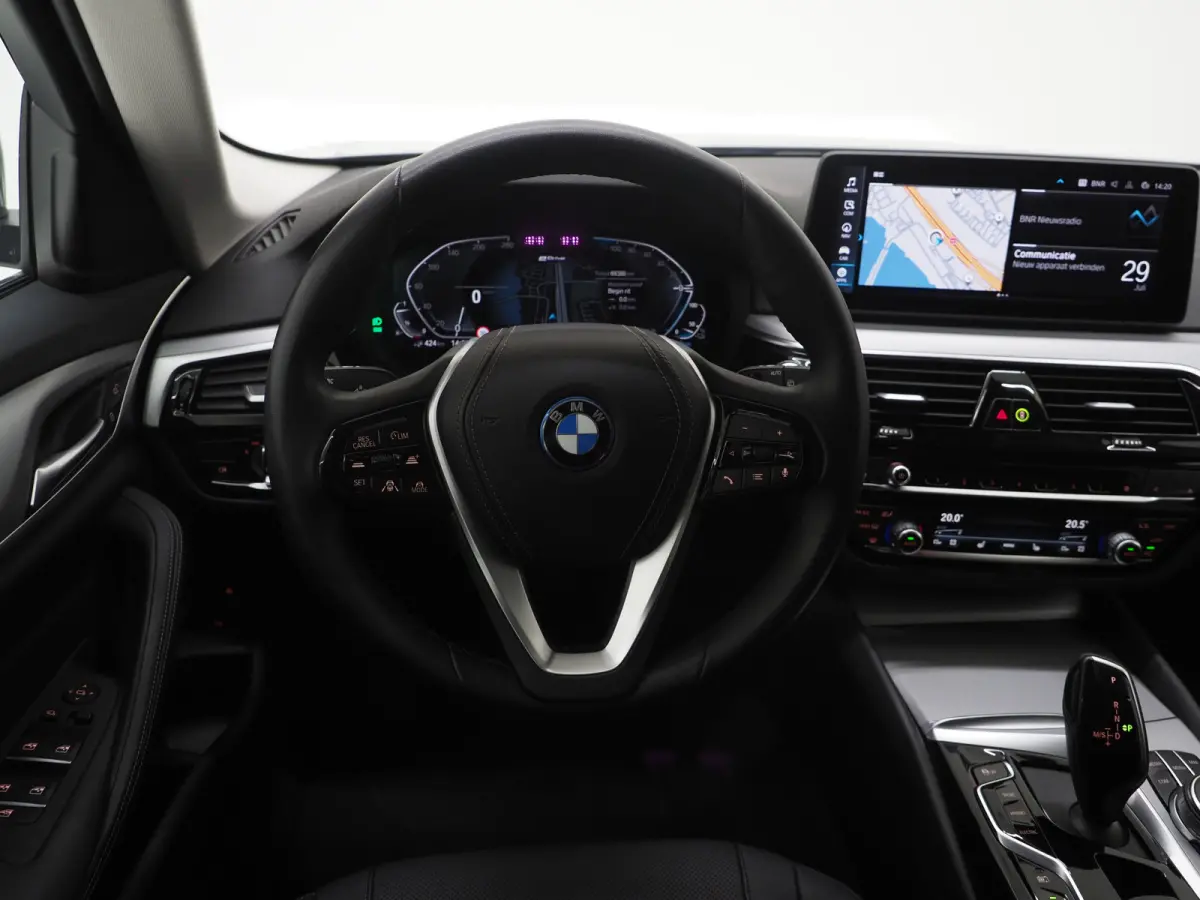 530e | Leder | Trekhaak | 360 | Adaptive Cruise | Dodehoek | Stoelverwarming | Carplay