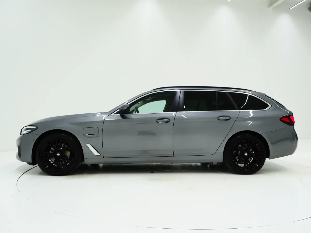 530e | Leder | Trekhaak | 360 | Adaptive Cruise | Dodehoek | Stoelverwarming | Carplay