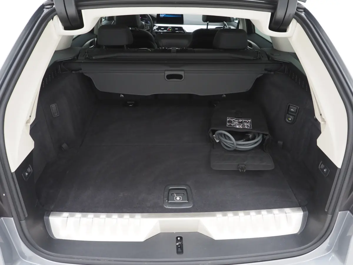 530e | Leder | Trekhaak | 360 | Adaptive Cruise | Dodehoek | Stoelverwarming | Carplay