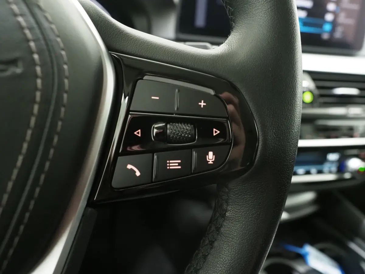 530e | Leder | Trekhaak | 360 | Adaptive Cruise | Dodehoek | Stoelverwarming | Carplay
