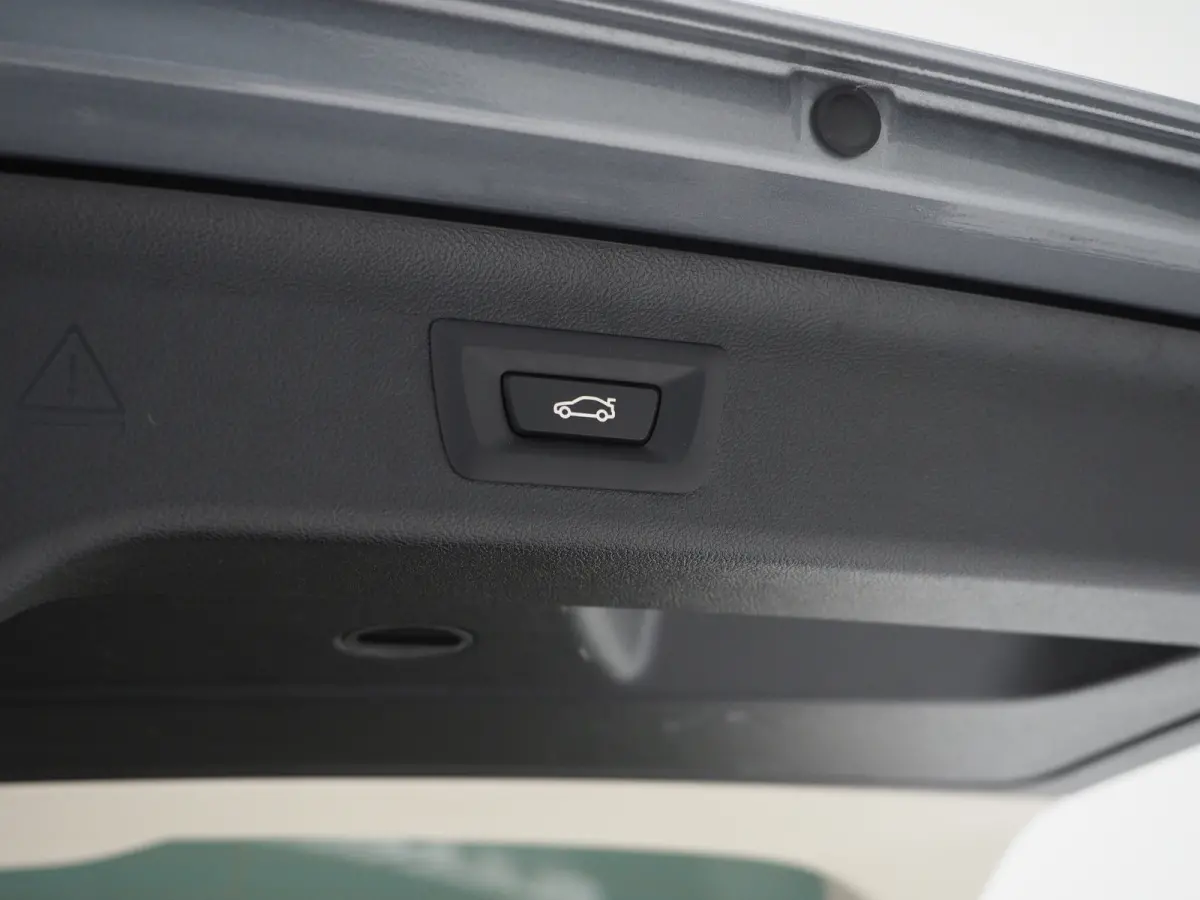 530e | Leder | Trekhaak | 360 | Adaptive Cruise | Dodehoek | Stoelverwarming | Carplay