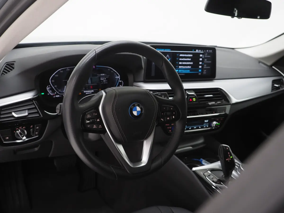 530e | Leder | Trekhaak | 360 | Adaptive Cruise | Dodehoek | Stoelverwarming | Carplay