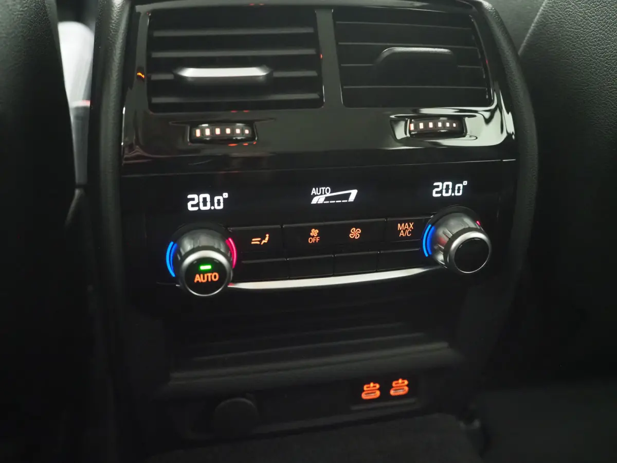 530e | Leder | Trekhaak | 360 | Adaptive Cruise | Dodehoek | Stoelverwarming | Carplay