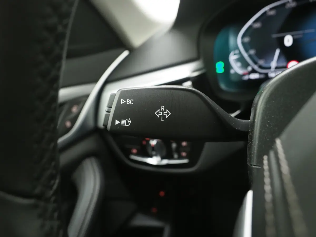 530e | Leder | Trekhaak | 360 | Adaptive Cruise | Dodehoek | Stoelverwarming | Carplay