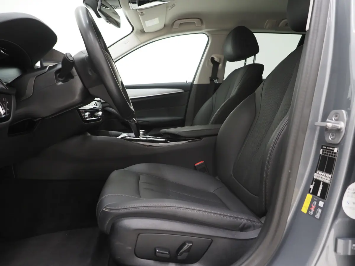 530e | Leder | Trekhaak | 360 | Adaptive Cruise | Dodehoek | Stoelverwarming | Carplay