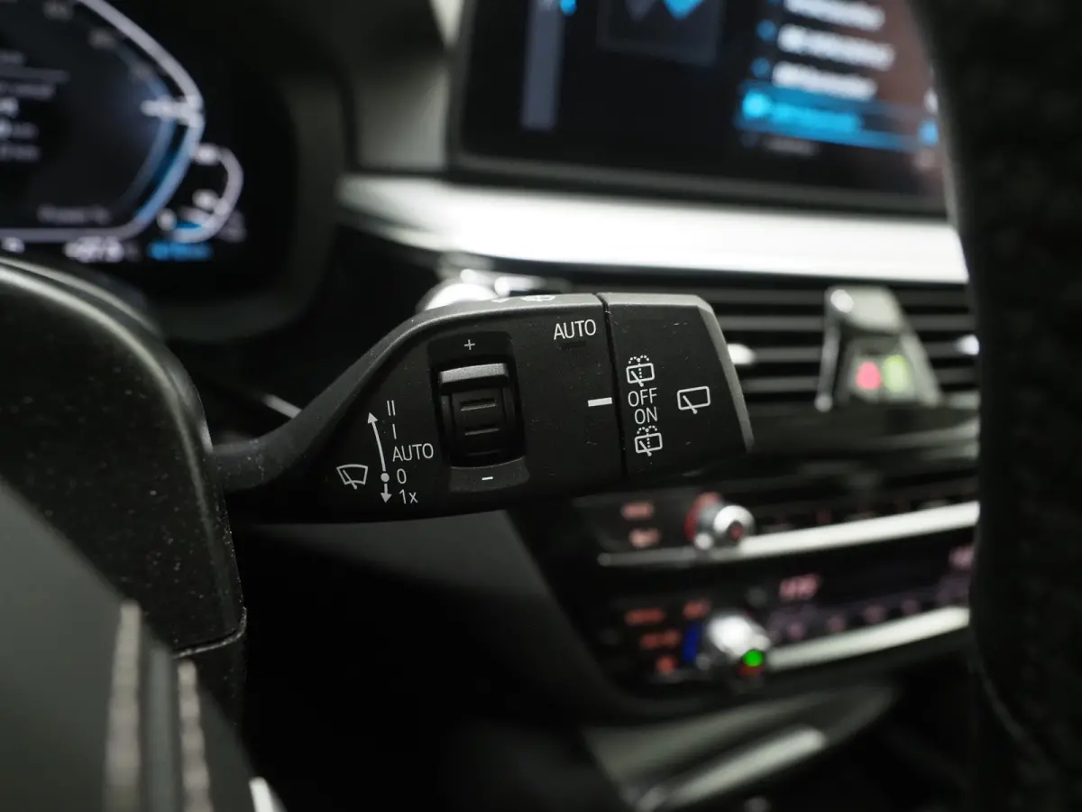 530e | Leder | Trekhaak | 360 | Adaptive Cruise | Dodehoek | Stoelverwarming | Carplay