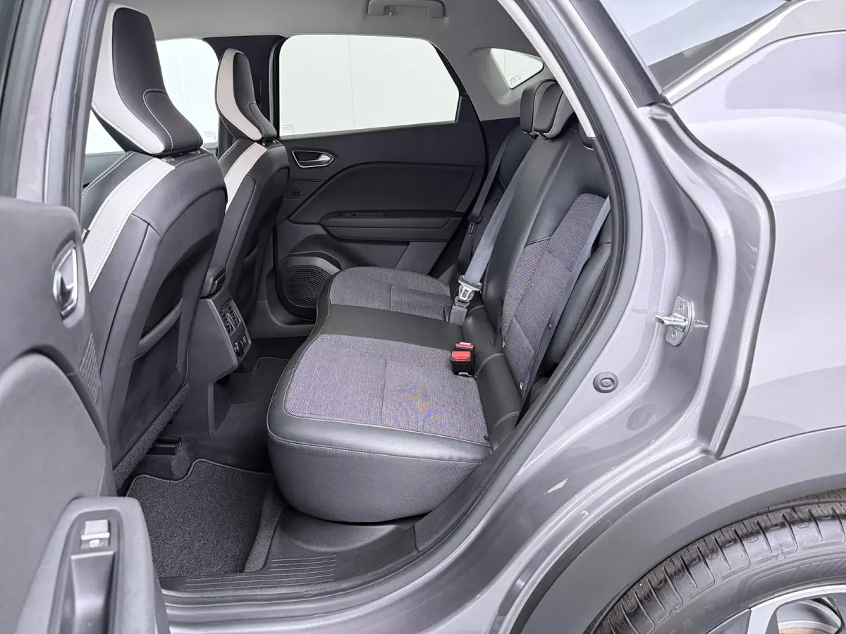 TCe 130 GPF Edition One | BOSE Audio | Parkeercamera | Navigatie |