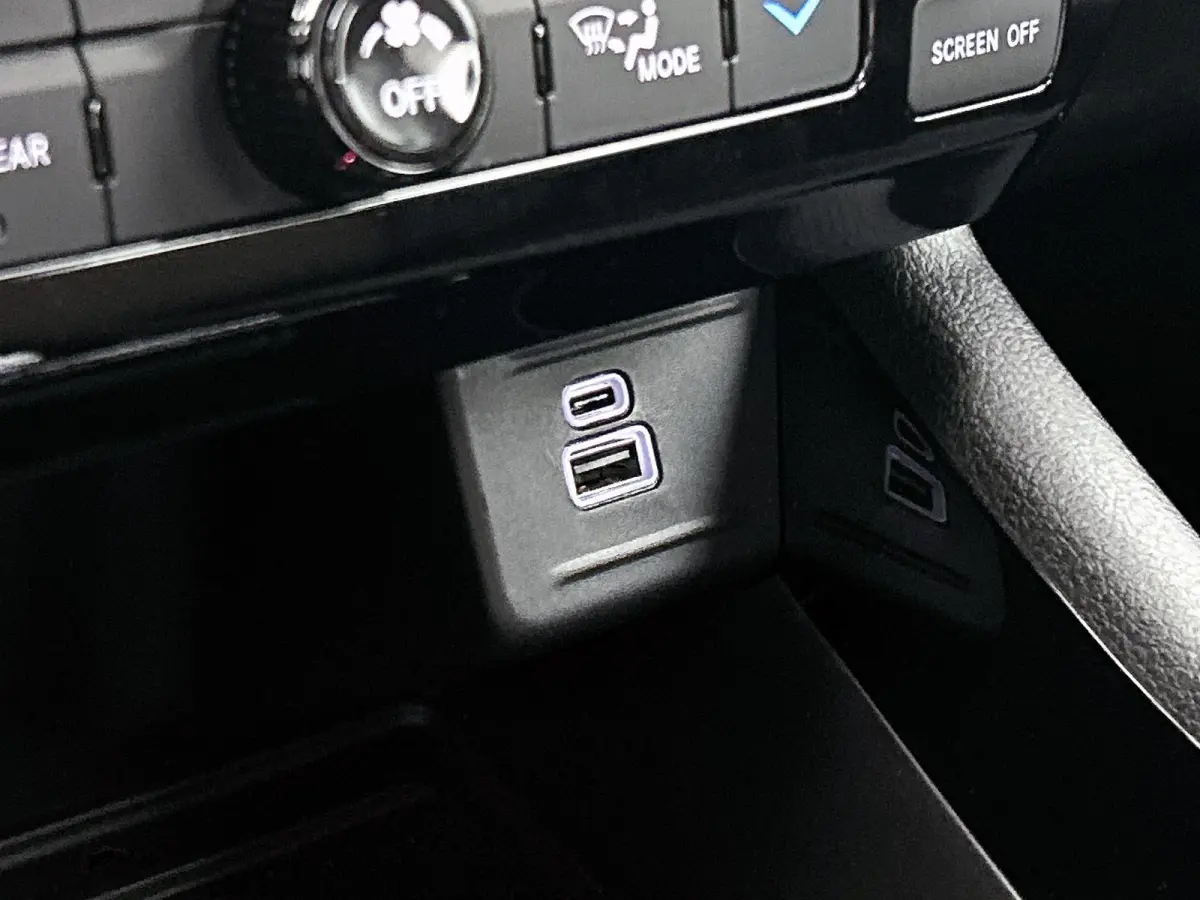 4xe 240 Plug-in Hybrid Overland