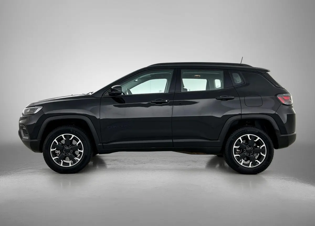 4xe 240 Plug-in Hybrid Overland