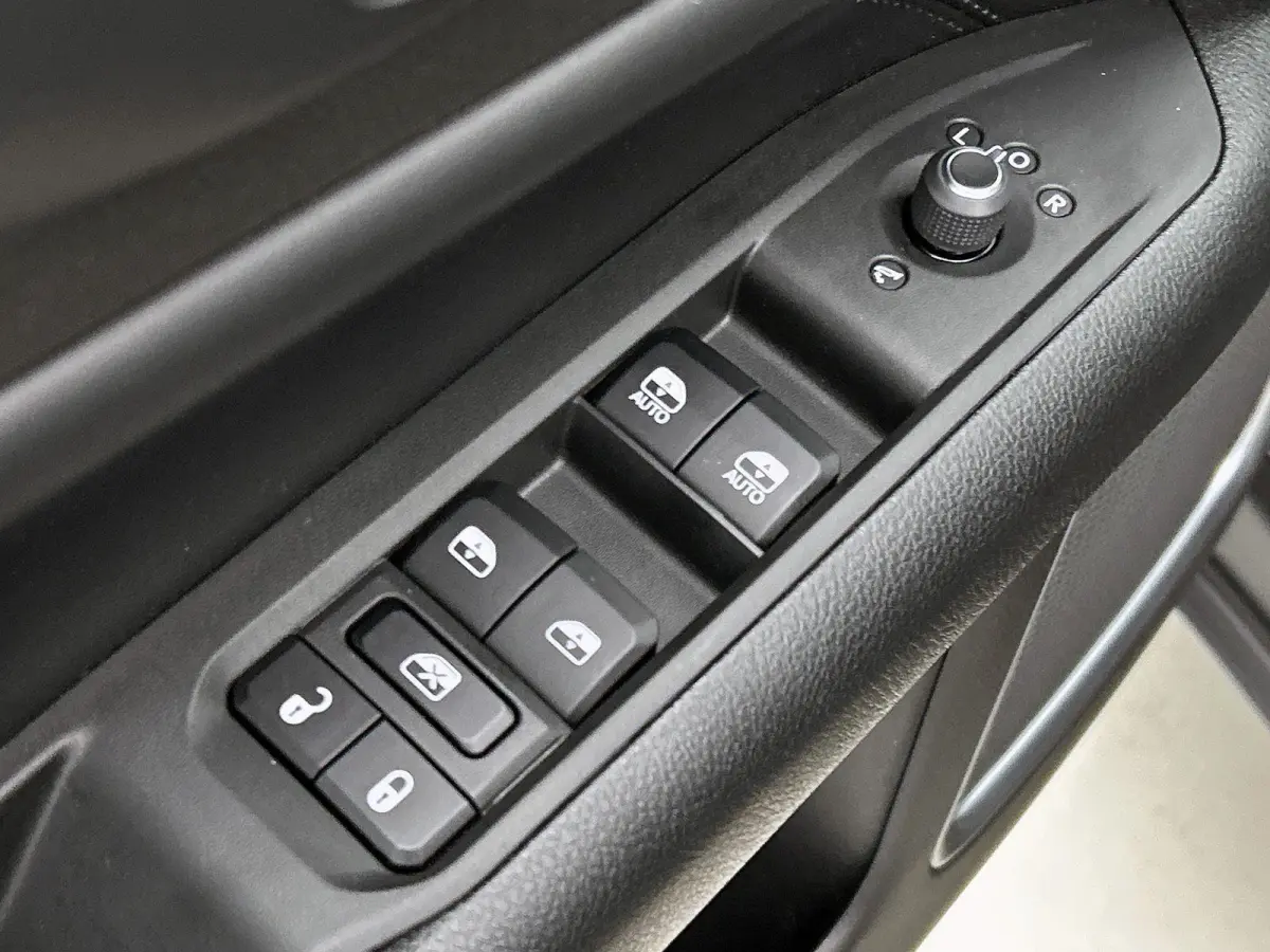 4xe 240 Plug-in Hybrid Overland