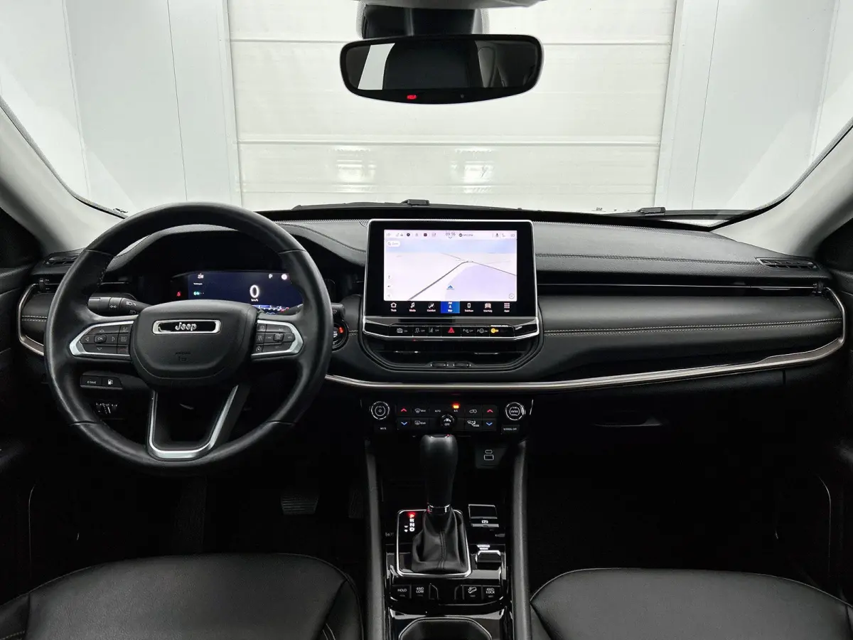 4xe 240 Plug-in Hybrid Overland