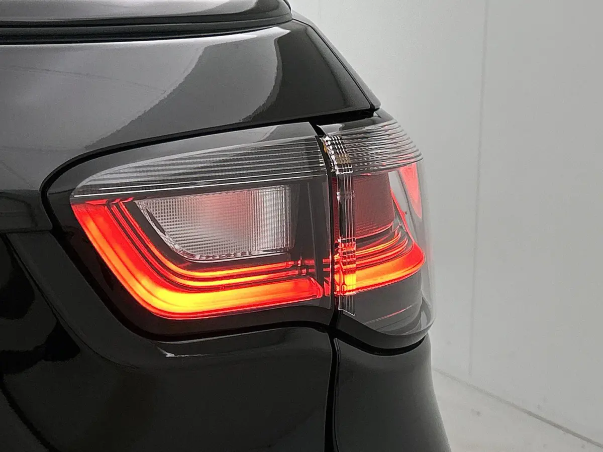 4xe 240 Plug-in Hybrid Overland
