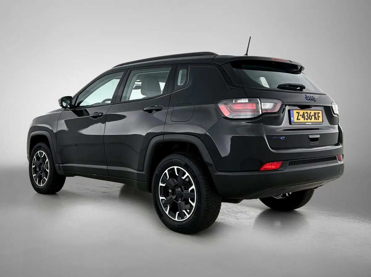 4xe 240 Plug-in Hybrid Overland