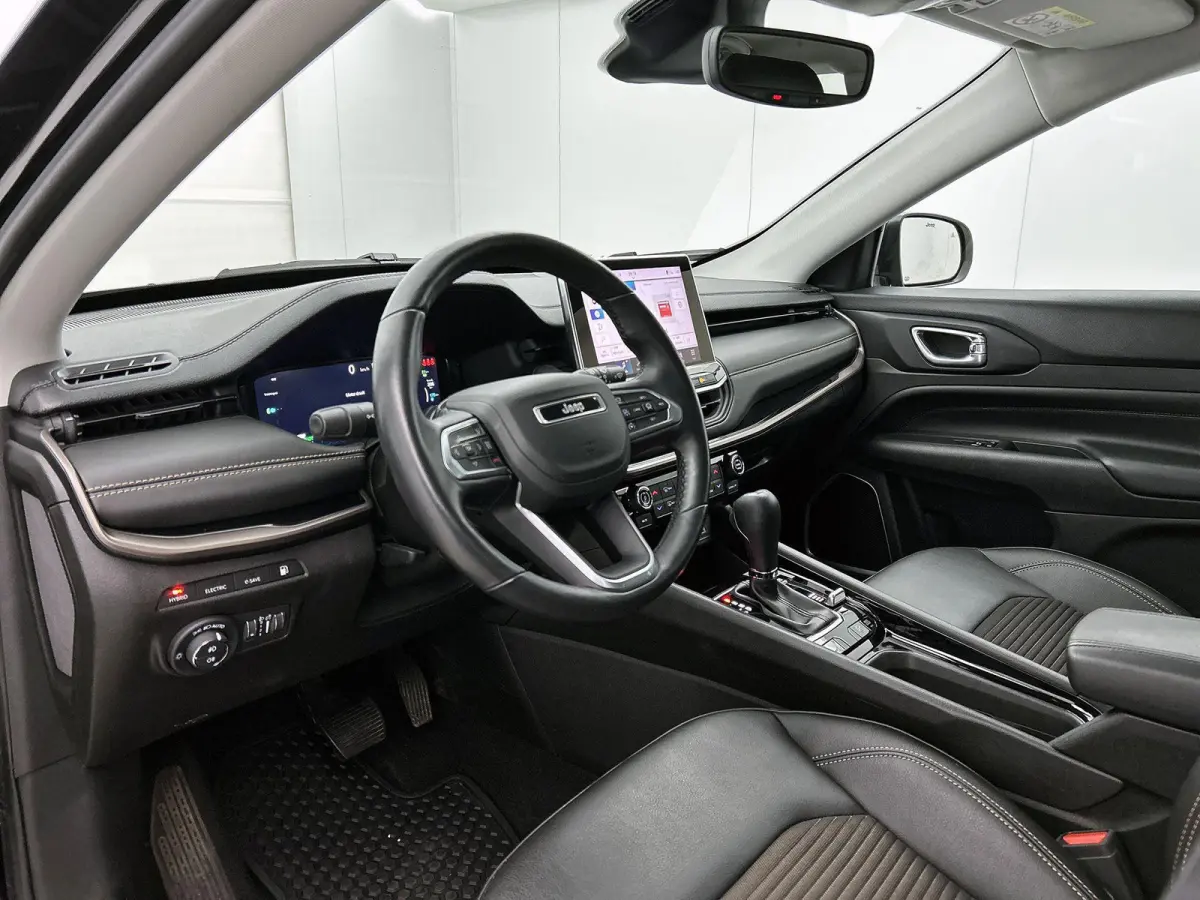 4xe 240 Plug-in Hybrid Overland