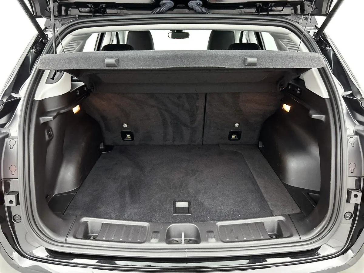 4xe 240 Plug-in Hybrid Overland